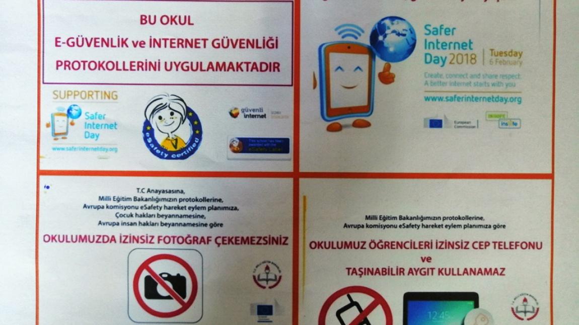 İnternet Güvenliği Protokolleri Gereği Uyarı Levhaları Okul Koridorlarında